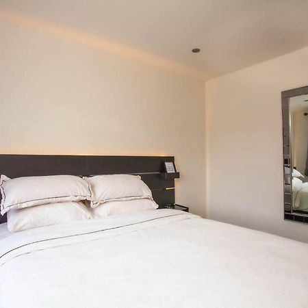 Three Bedroom House, Driveway, Bracknell Centre Екстер'єр фото