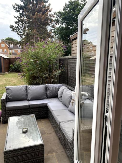 Three Bedroom House, Driveway, Bracknell Centre Екстер'єр фото